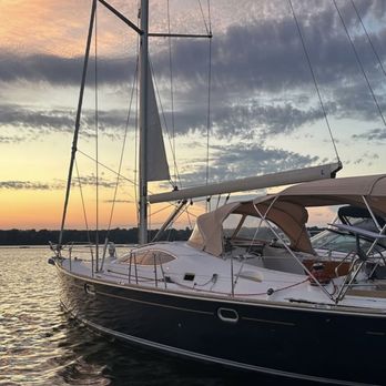 Flo Charter - Sailing Near Me - Hamilton, Ontario Flo Charter - Sailing Near Me - Hamilton, Ontario