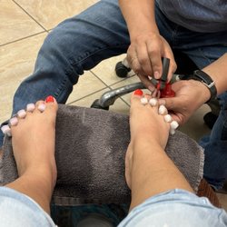 Happy Feet Nails & Spa