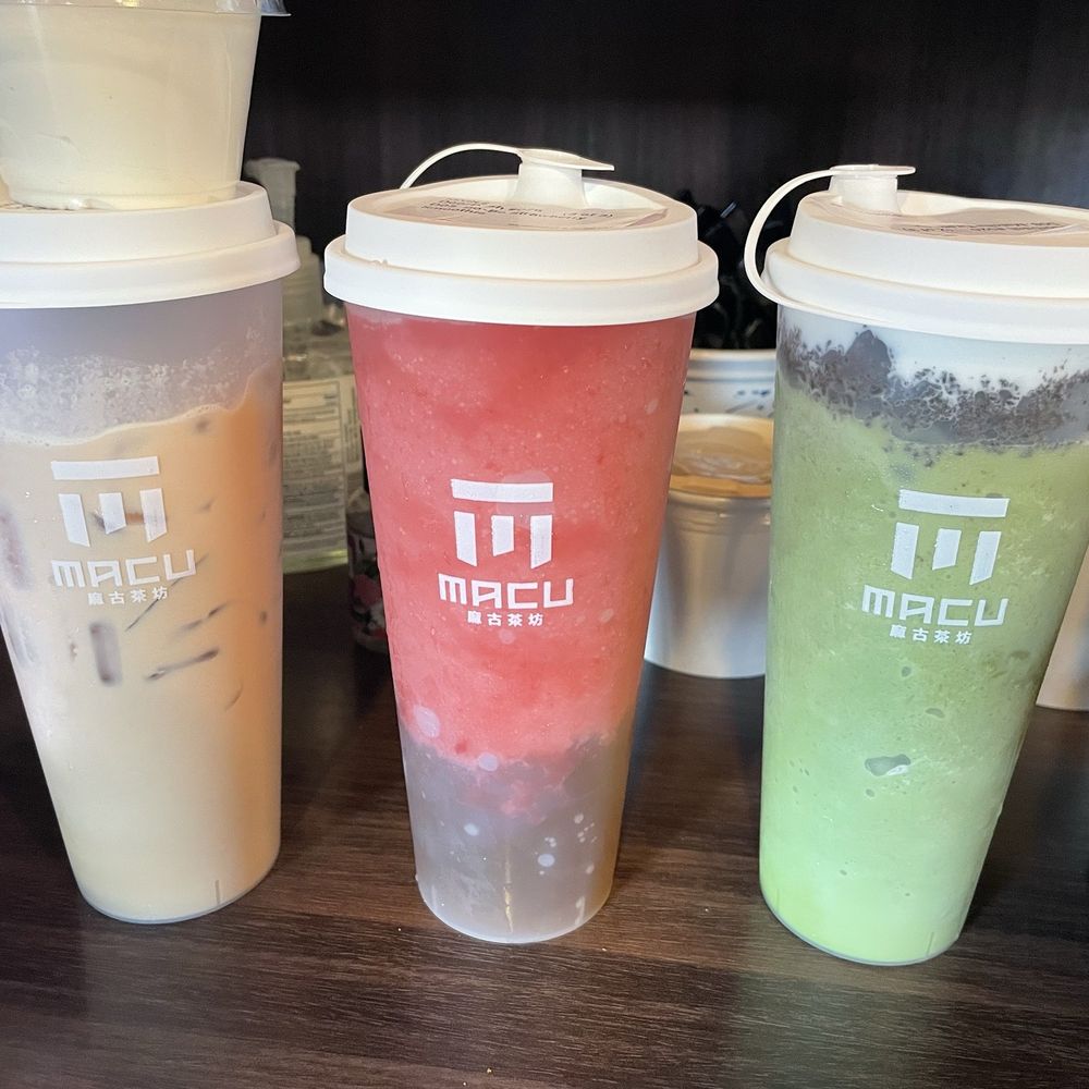 Ceylon milk tea, Chi-Chi Strawberry Smoothie (Iced) and Matcha Tiramisu (Iced)