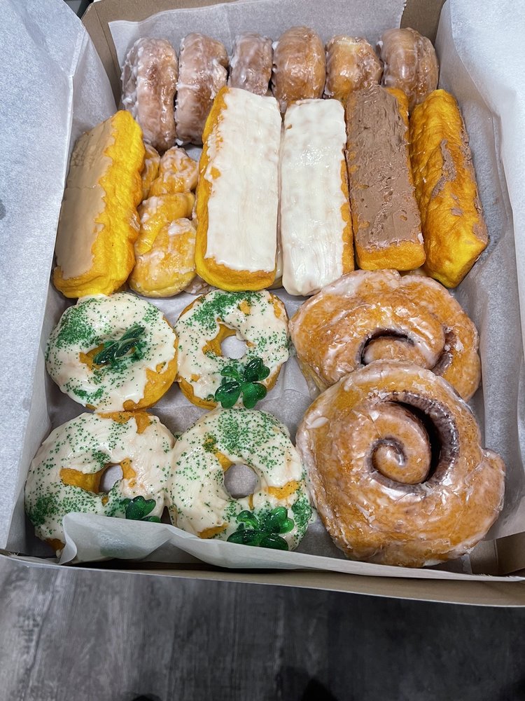 Linne's Bakery and Cafe Logo