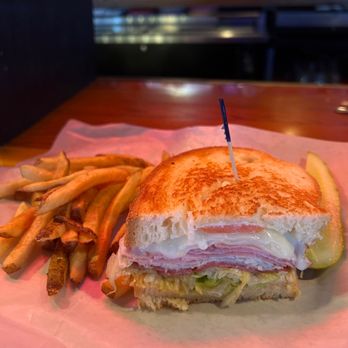 Oscar's Food & Spirits - Oscar's combo - American Near Me - North Myrtle Beach, South Carolina