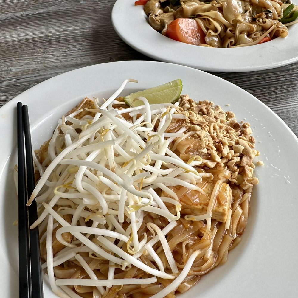 My Vegan - Pad Thai and drunken noodles - Thai Near Me - Pasadena, California My Vegan - Pad Thai and drunken noodles - Thai Near Me - Pasadena, California