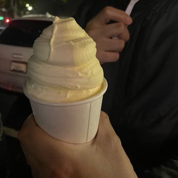 Meadowlark Dairy - Pineapple vanilla swirl in a cup - Ice Cream & Frozen Yogurt Near Me - Pleasanton, California