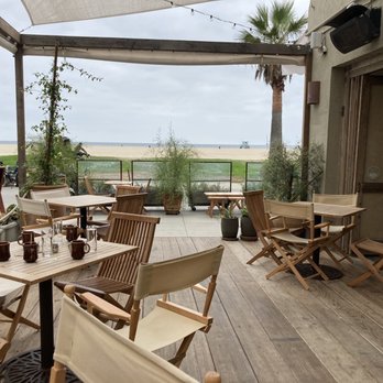 Fig Tree - Patio vibes on this lovely gray day, best view and peep watching - Cafes Near Me - Los Angeles, California