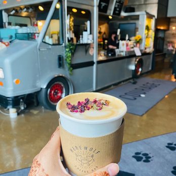 Werewolf Coffee Bar - Bridgerton Latte (12oz) - Coffee & Tea Near Me - Chicago, Illinois
