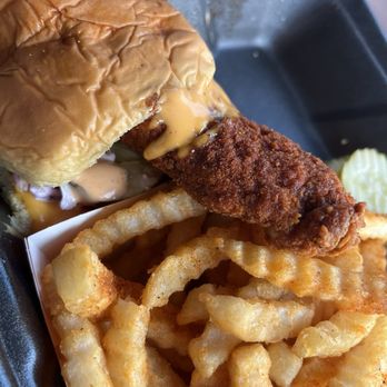 Dave's Hot Chicken - Dave's #4 1 Slider with Fries - Chicken Shop Near Me - York, Pennsylvania