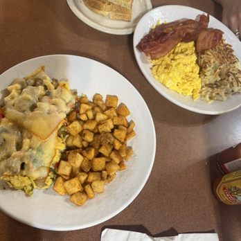 The Cracked Egg - American Near Me - Las Vegas, Nevada The Cracked Egg - American Near Me - Las Vegas, Nevada