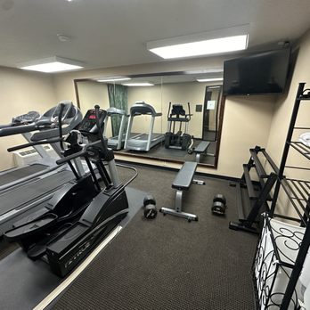 Quality Inn Schaumburg - Chicago - Basic fitness Center, though everything but 50 pound dumbbells stolen - Hotels Near Me - Schaumburg, Illinois Quality Inn Schaumburg - Chicago - Basic fitness Center, though everything but 50 pound dumbbells stolen - Hotels Near Me - Schaumburg, Illinois