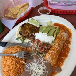 El Mariachi Cafe - Taco Enchilada Plate