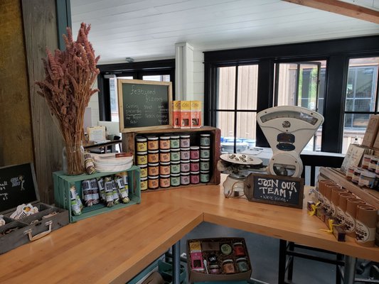 Girl Meets Dirt by null