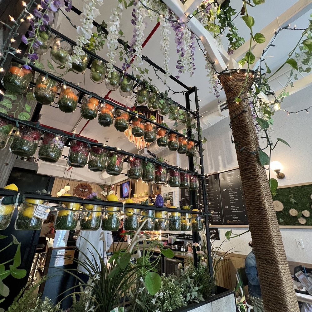 Bee Cafe - Gorgeous decor - Cafes Near Me - Woodside, New York