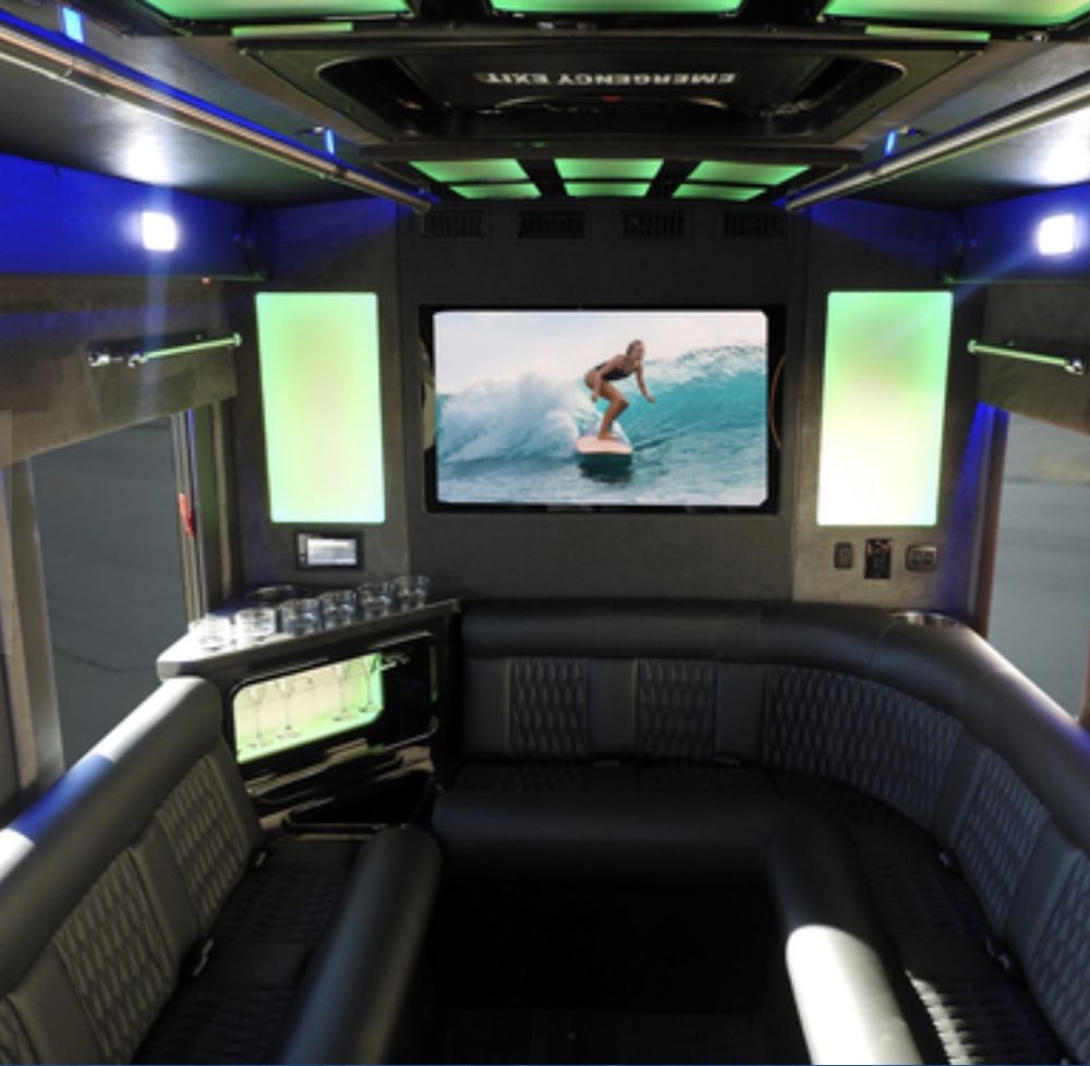 DELLS LIMO KINGS Updated August 2024 13 Photos Wisconsin Dells