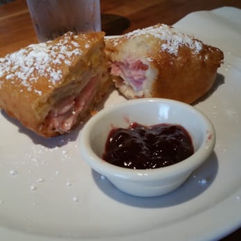 Cheddar's Scratch Kitchen - Monte cristo sándwich it's like a sandwich and funnel cake had a baby lol - Comfort Food Near Me - Mcdonough, Georgia