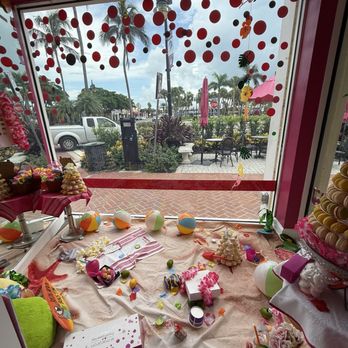 Le Macaron French Pastries - Fun - Coffee & Tea Near Me - Sarasota, Florida Le Macaron French Pastries - Fun - Coffee & Tea Near Me - Sarasota, Florida