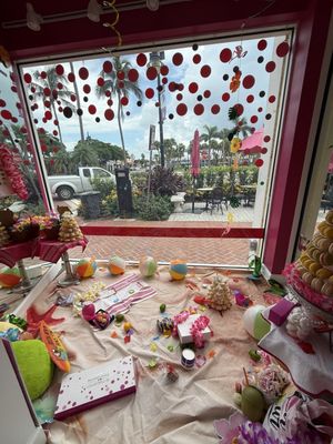 Le Macaron French Pastries by null