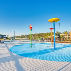 Savannah Lakes RV Resort - Enjoy a heated outdoor pool, a kid‑friendly splash pad, and a 12‑person hot tub