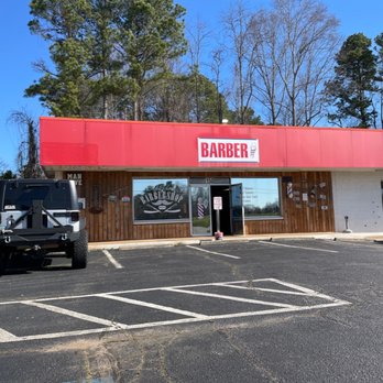Old School Barber Shop - Outside Old School Barber Shop - Barbers Near Me - Dawsonville, Georgia