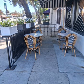 Cafe IZZI - Setting area - Sandwiches Near Me - Los Angeles, California