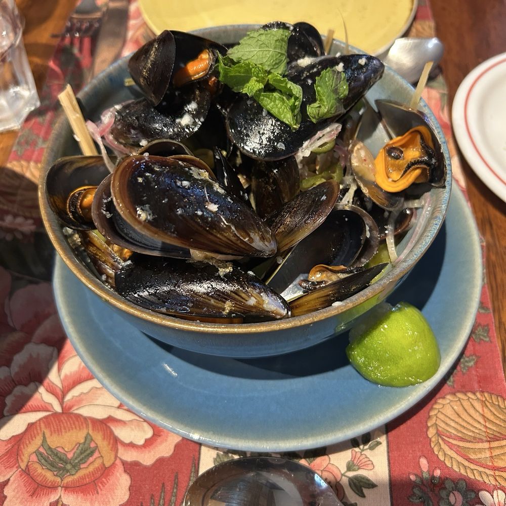 Tapabento - Mussels, sliced ginger, thinly sliced lemon grass!!! - Portuguese Near Me - Porto, 13 Tapabento - Mussels, sliced ginger, thinly sliced lemon grass!!! - Portuguese Near Me - Porto, 13