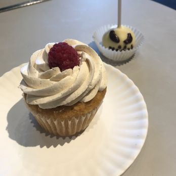 Molly’s Cupcakes - Desserts Near Me - Chicago, Illinois