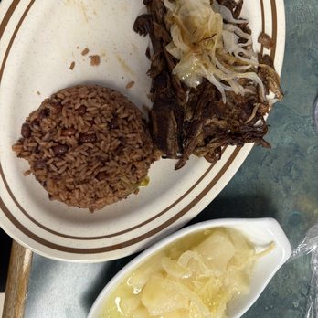 Morro Castle - Con griz orientales con vaca frita y yuca con mojo - Cuban Near Me - Hialeah, Florida Morro Castle - Con griz orientales con vaca frita y yuca con mojo - Cuban Near Me - Hialeah, Florida