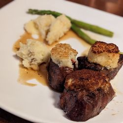 Cooper’s Hawk Winery & Restaurant