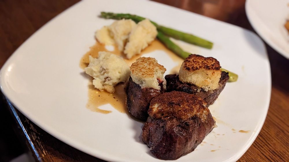 Cooper’s Hawk Winery & Restaurant