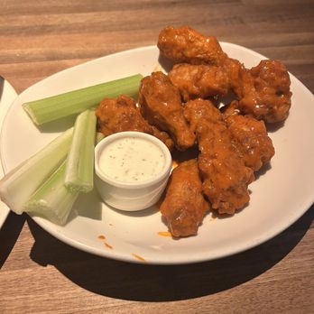Yard House - 10 Crispy Traditional Wings - New American Near Me - Friendswood, Texas