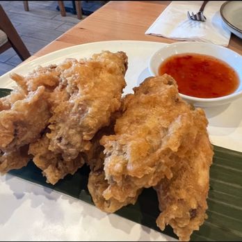 Manaao - Light and crunchy chicken wings! - Thai Near Me - Tustin, California