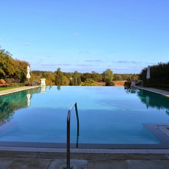 Keswick Hall - The great Infinity pool overlooking the golf course to the end of the building next to the restaurant - Hotels Near Me - Keswick, Virginia