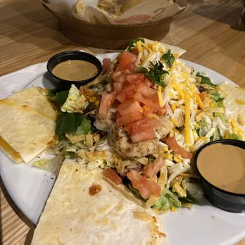 Chili's - Quesadilla explosion salad - Tex-Mex Near Me - Mililani, Hawaii Chili's - Quesadilla explosion salad - Tex-Mex Near Me - Mililani, Hawaii