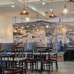 El Cerro Grande Grill - The dining room spacious and modern