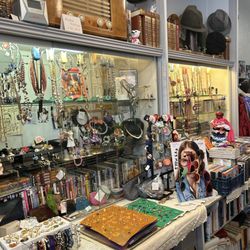 Rachel Bis - Fun accessories selection