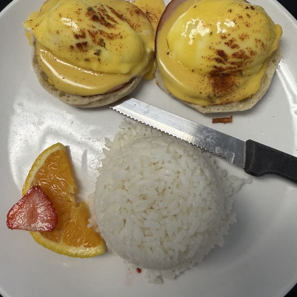 Sweet E's Cafe - eggs benedict - Cafes Near Me - Honolulu, Hawaii