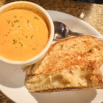 Oakhurst Grill and Whiskey 41 Lounge - Tomato soup with grilled cheese - New American Near Me - Oakhurst, California Oakhurst Grill and Whiskey 41 Lounge - Tomato soup with grilled cheese - New American Near Me - Oakhurst, California
