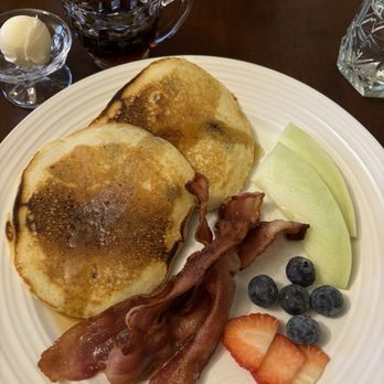 Meredith Inn - Blueberry  pancakes with the most amazing maple  syrup - Bed & Breakfast Near Me - Meredith, New Hampshire