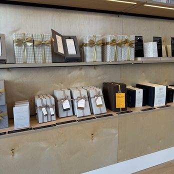Dandelion Chocolate - Chocolates - Chocolatiers & Shops Near Me - San Francisco, California Dandelion Chocolate - Chocolates - Chocolatiers & Shops Near Me - San Francisco, California