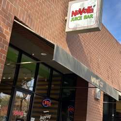 Nevera Juice Bar - Walking in....