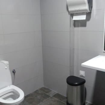 One Beer - Baño de chicas con papel, ¡olé! - Beer Bar Near Me - Valencia, V One Beer - Baño de chicas con papel, ¡olé! - Beer Bar Near Me - Valencia, V