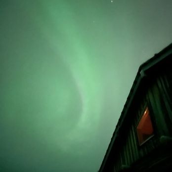 Aurora Borealis Lodge - Aurora over Cedar Lodge - Hotels & Travel Near Me - Fairbanks, Alaska Aurora Borealis Lodge - Aurora over Cedar Lodge - Hotels & Travel Near Me - Fairbanks, Alaska