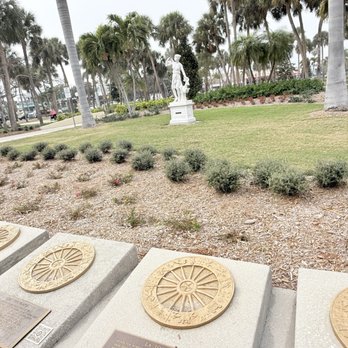 St Armands Circle - Shopping Centers Near Me - Sarasota, Florida