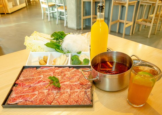 Mumu Hot Pot by null