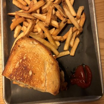 Chomp Kitchen & Drinks - American Near Me - Warren, Rhode Island