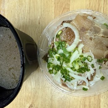 Pho Hoang - Pho Xe Lua 火车头牛肉粉 - Vietnamese Near Me - Flushing, New York