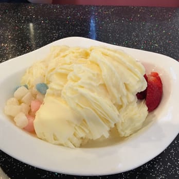 Snowflake Tea House - Mango flavored snow with strawberry and mochi - Desserts Near Me - Duluth, Georgia