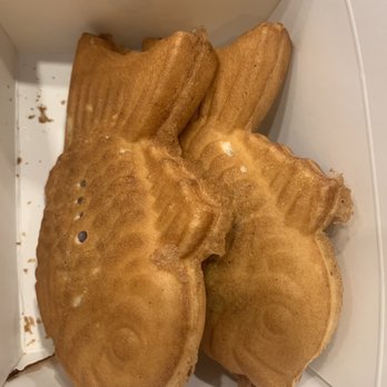 Somisomi - Taiyaki with red bean paste & taro - Desserts Near Me - Cupertino, California Somisomi - Taiyaki with red bean paste & taro - Desserts Near Me - Cupertino, California