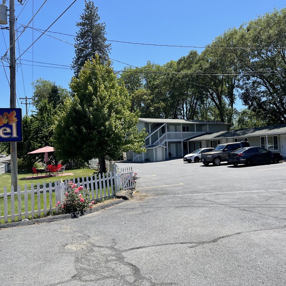 Maple Leaf Motel - Motel - Hotels Near Me - Shady Cove, Oregon Maple Leaf Motel - Motel - Hotels Near Me - Shady Cove, Oregon