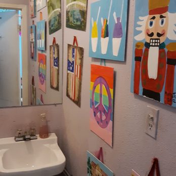 Posh Paint Pottery - Customer bathroom - Paint-Your-Own Pottery Near Me - Harahan, Louisiana