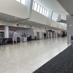 United Airlines - @ Buffalo Niagara Falls Airport