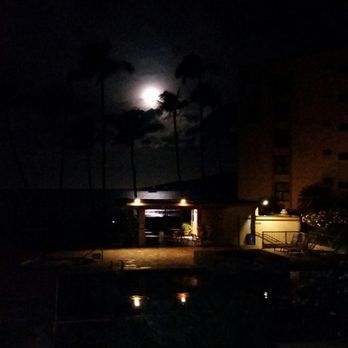 Maui Sugar Beach Condos - Moon view at night - Hotels Near Me - Kihei, Hawaii Maui Sugar Beach Condos - Moon view at night - Hotels Near Me - Kihei, Hawaii